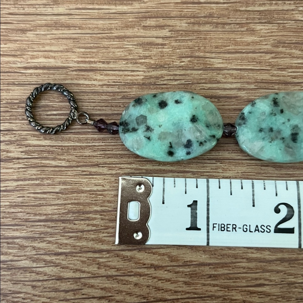 Kiwi Jasper toggle necklace - Picture 4 of 4